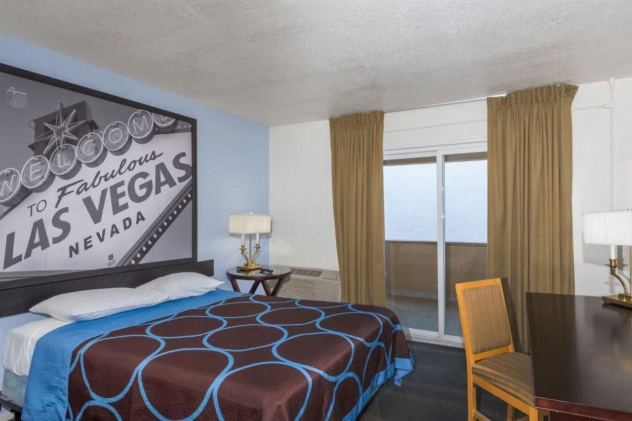 Super 8 By Wyndham Las Vegas North Strip/Fremont St. Area Екстериор снимка