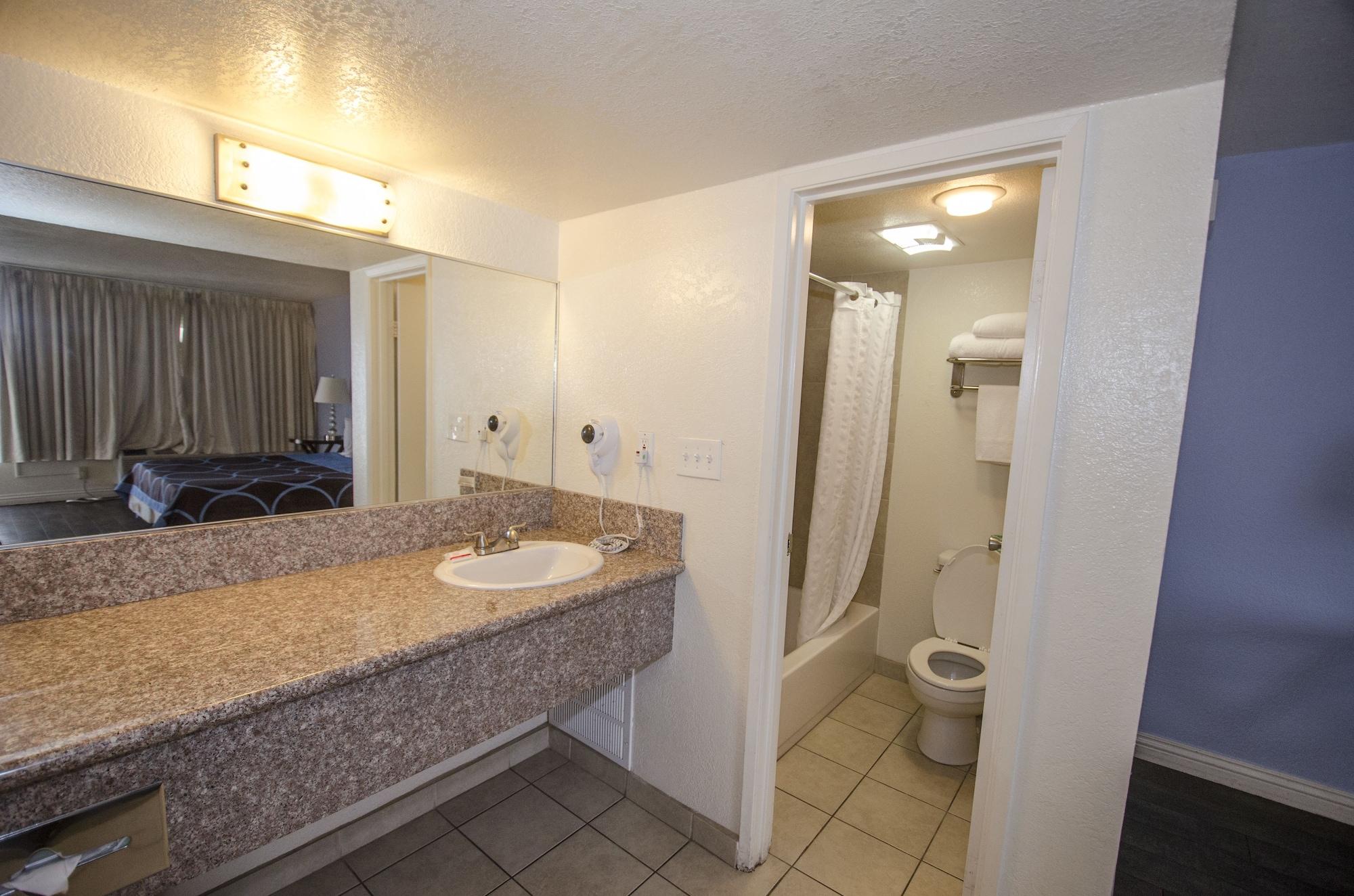 Super 8 By Wyndham Las Vegas North Strip/Fremont St. Area Екстериор снимка