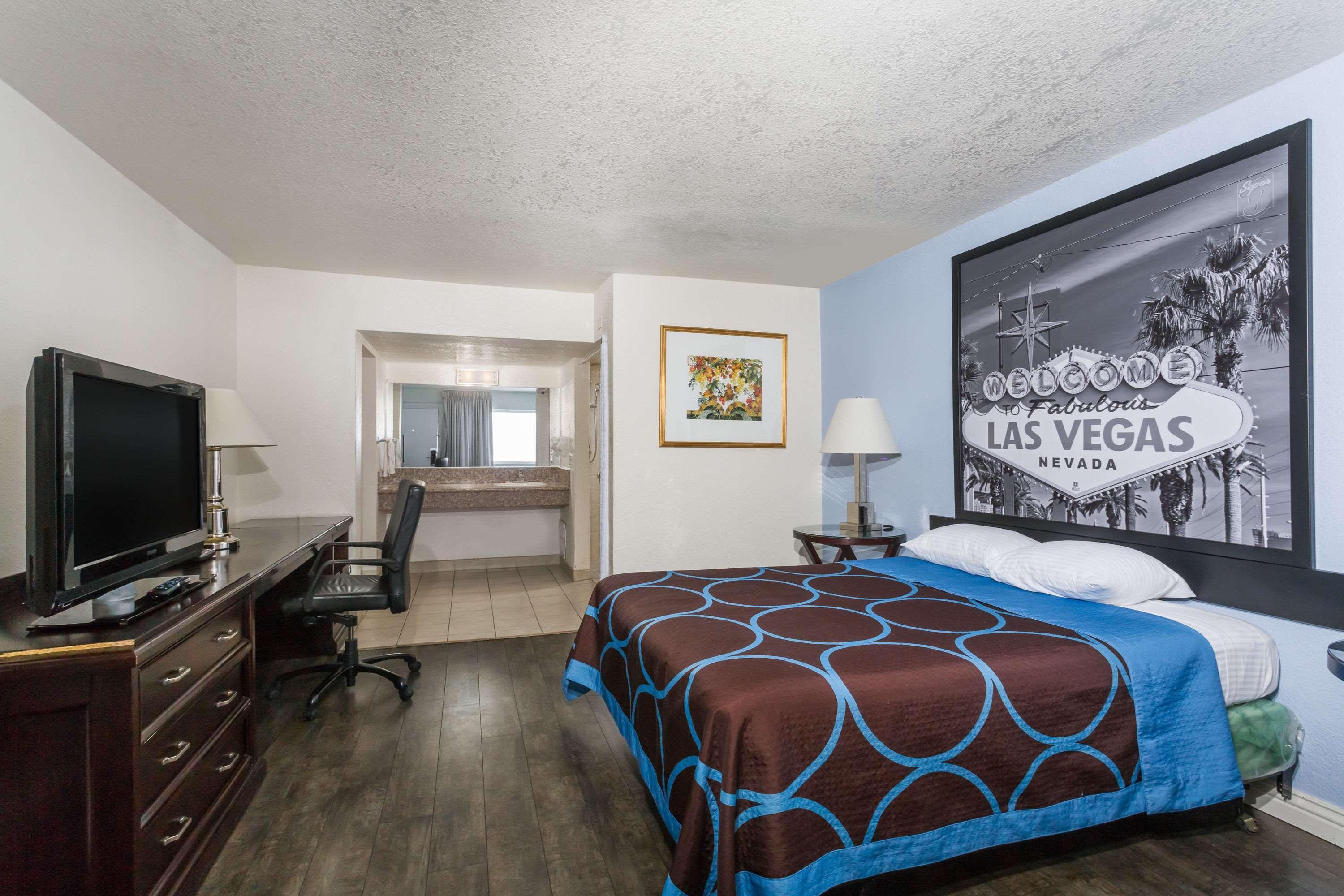 Super 8 By Wyndham Las Vegas North Strip/Fremont St. Area Екстериор снимка