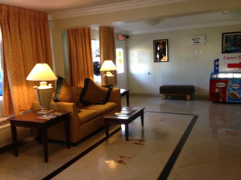 Super 8 By Wyndham Las Vegas North Strip/Fremont St. Area Екстериор снимка