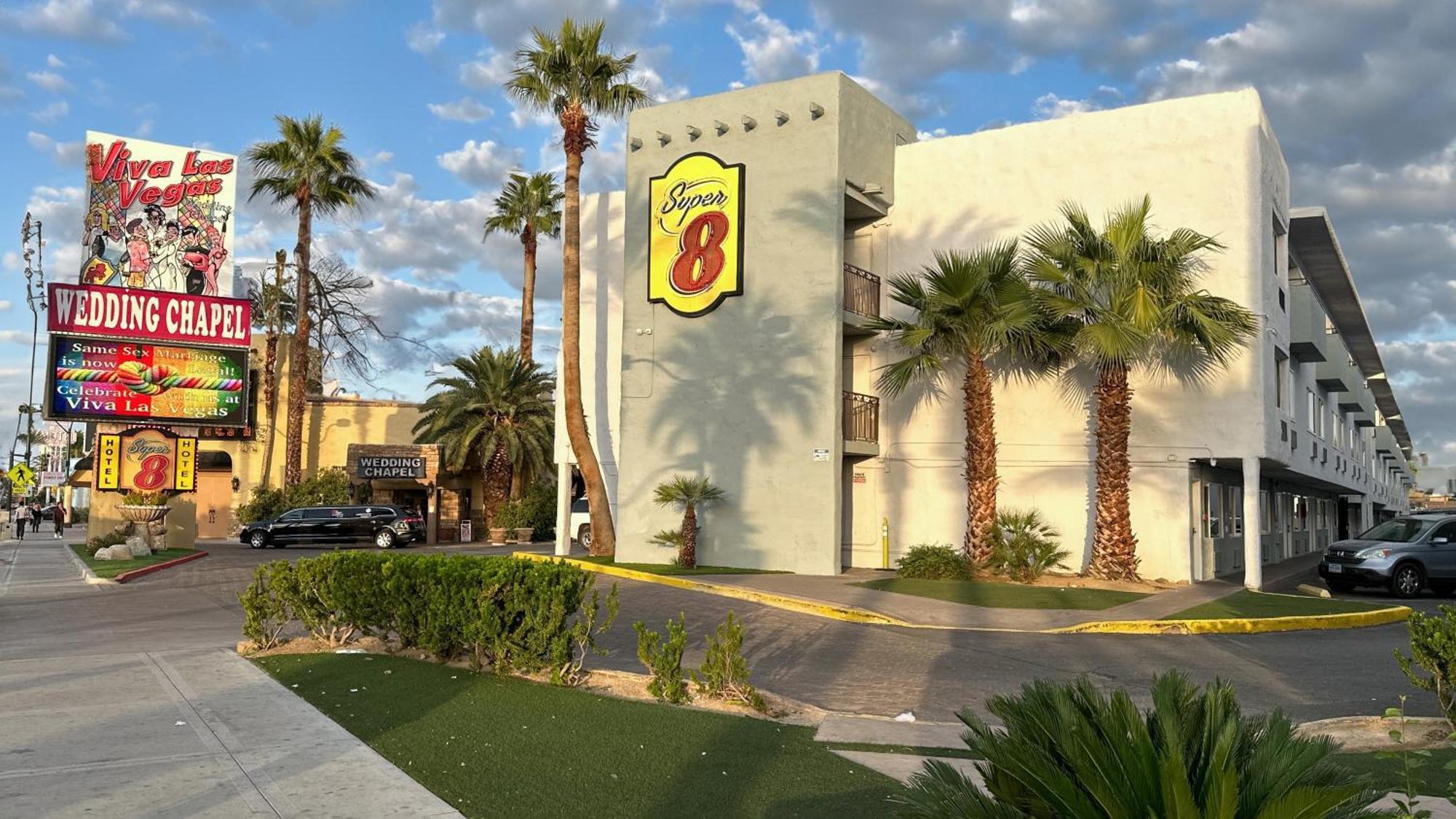 Super 8 By Wyndham Las Vegas North Strip/Fremont St. Area Екстериор снимка