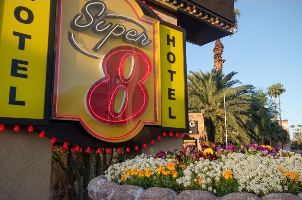 Super 8 By Wyndham Las Vegas North Strip/Fremont St. Area Екстериор снимка