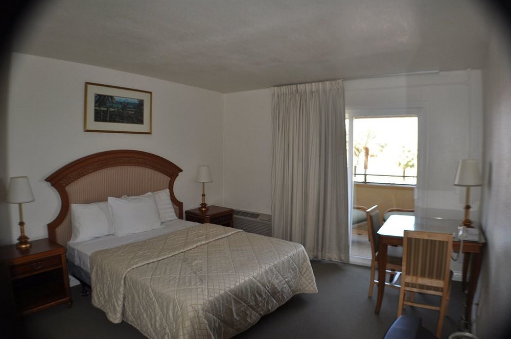 Super 8 By Wyndham Las Vegas North Strip/Fremont St. Area Екстериор снимка