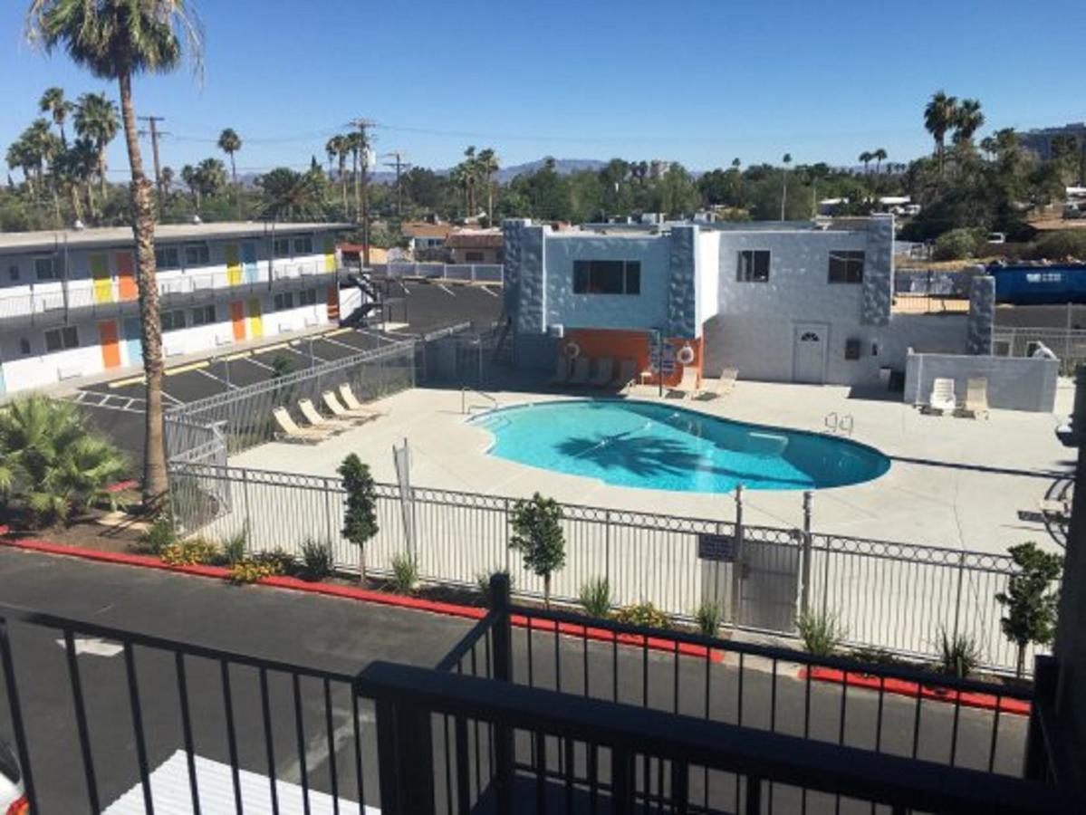 Super 8 By Wyndham Las Vegas North Strip/Fremont St. Area Екстериор снимка