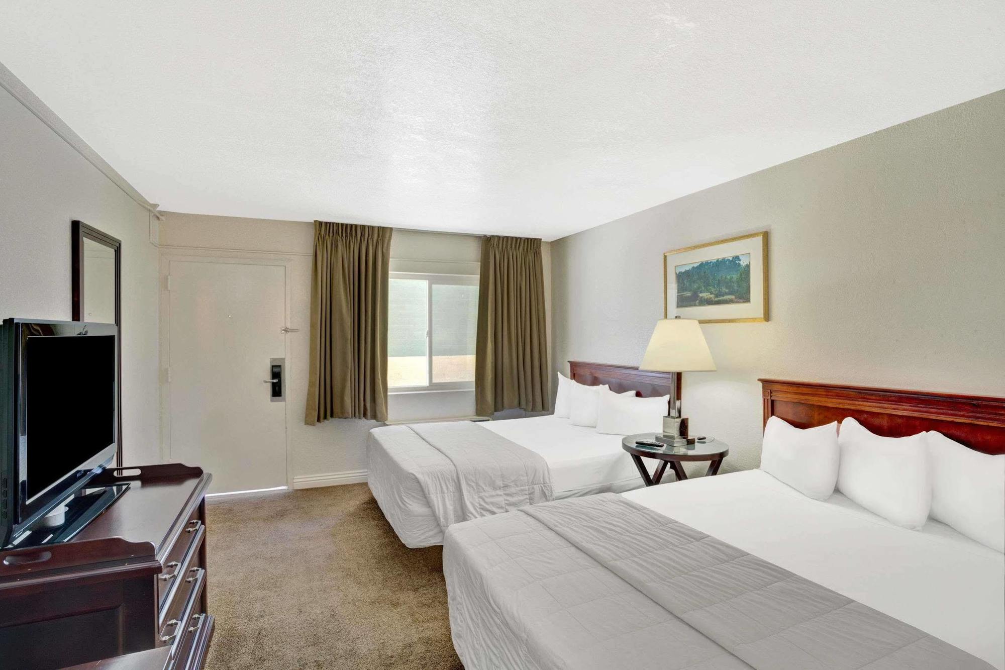 Super 8 By Wyndham Las Vegas North Strip/Fremont St. Area Екстериор снимка