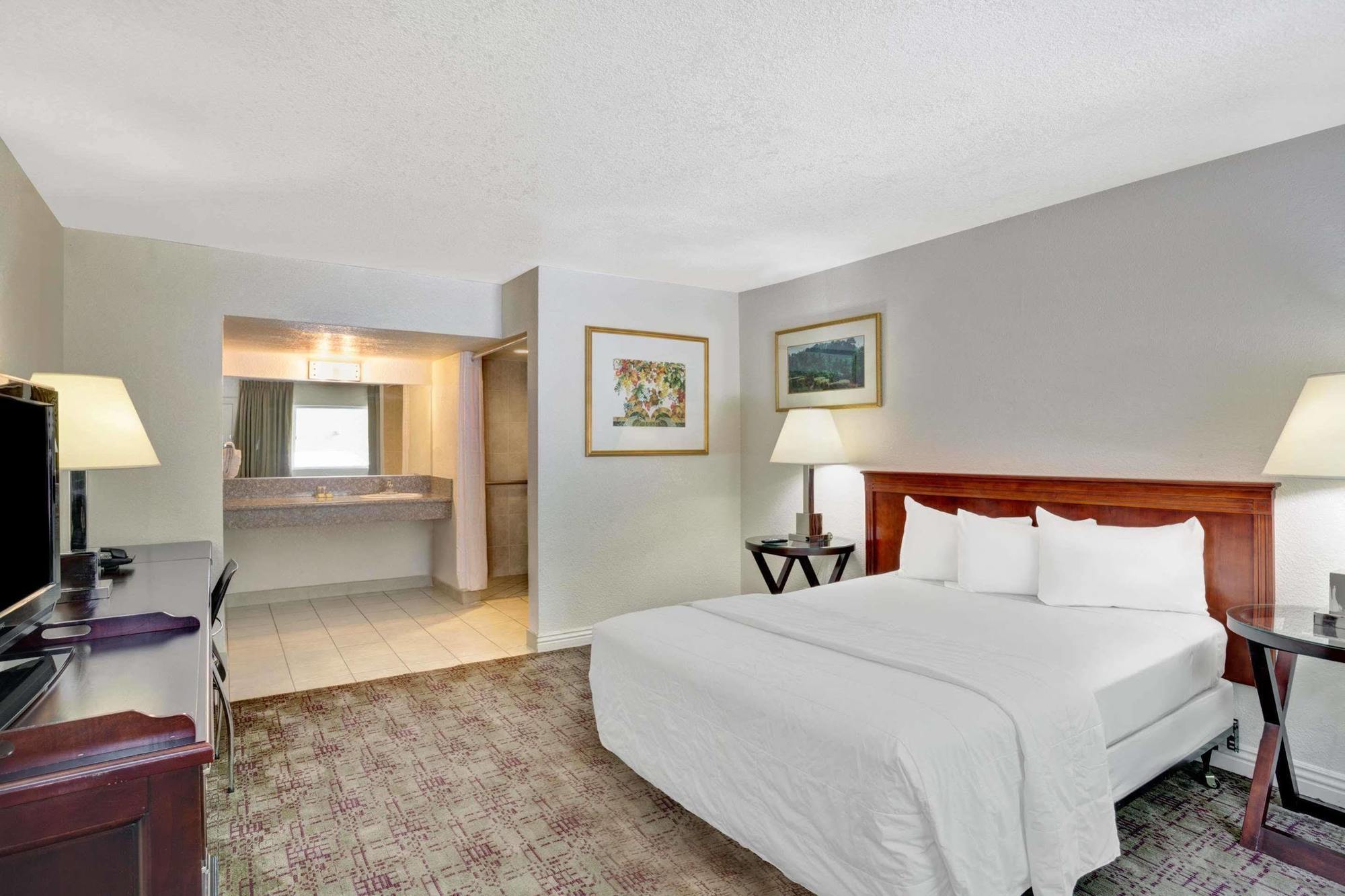 Super 8 By Wyndham Las Vegas North Strip/Fremont St. Area Екстериор снимка
