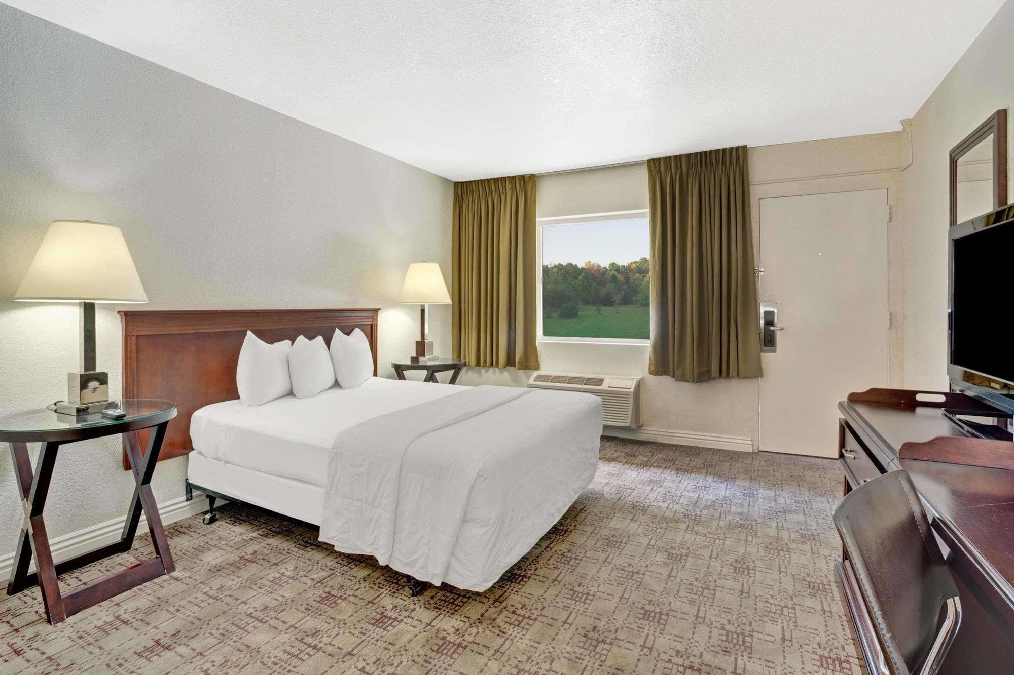 Super 8 By Wyndham Las Vegas North Strip/Fremont St. Area Екстериор снимка