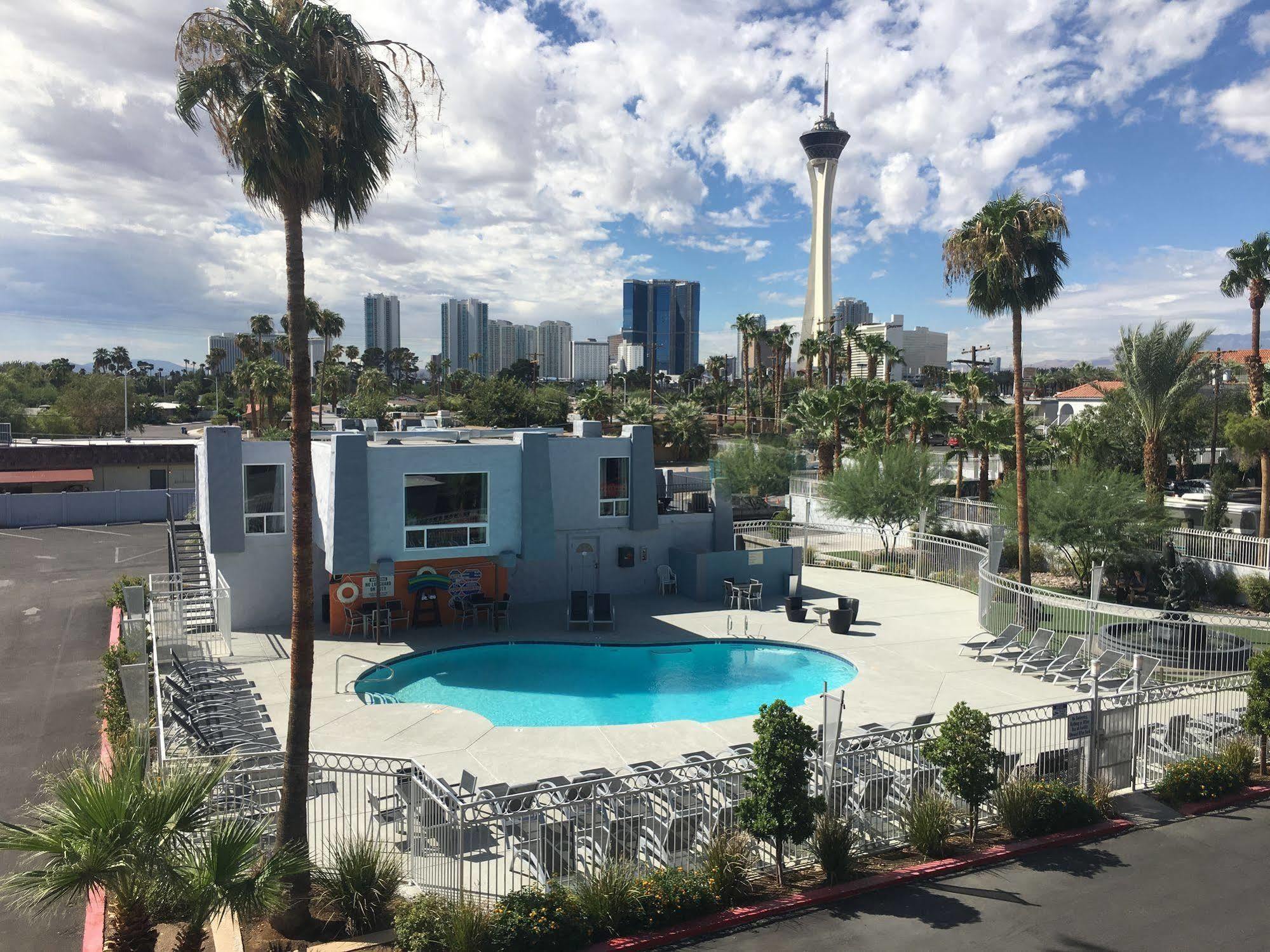 Super 8 By Wyndham Las Vegas North Strip/Fremont St. Area Екстериор снимка
