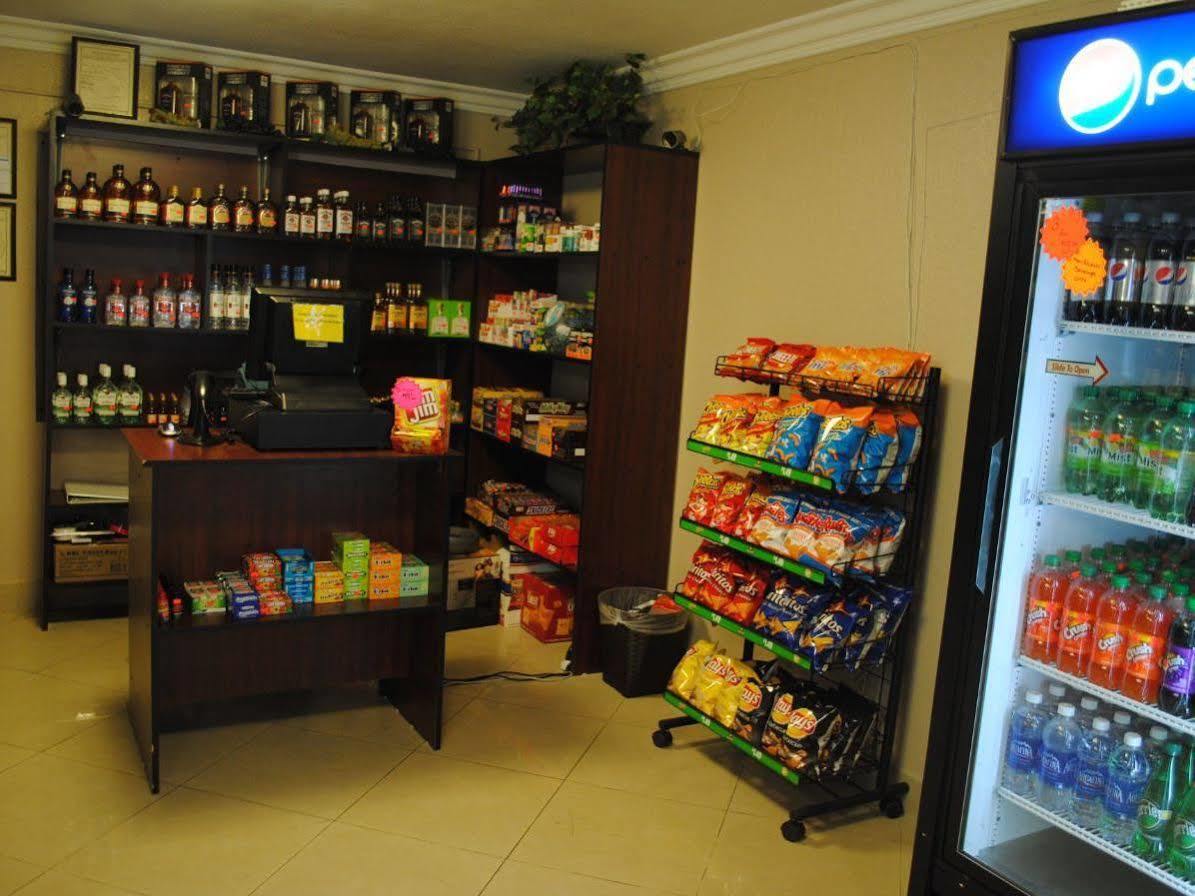 Super 8 By Wyndham Las Vegas North Strip/Fremont St. Area Екстериор снимка