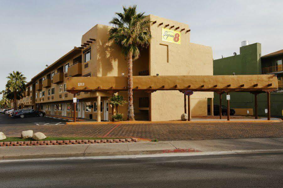Super 8 By Wyndham Las Vegas North Strip/Fremont St. Area Екстериор снимка