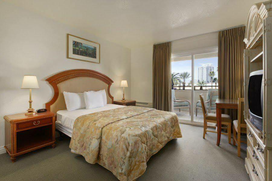 Super 8 By Wyndham Las Vegas North Strip/Fremont St. Area Екстериор снимка